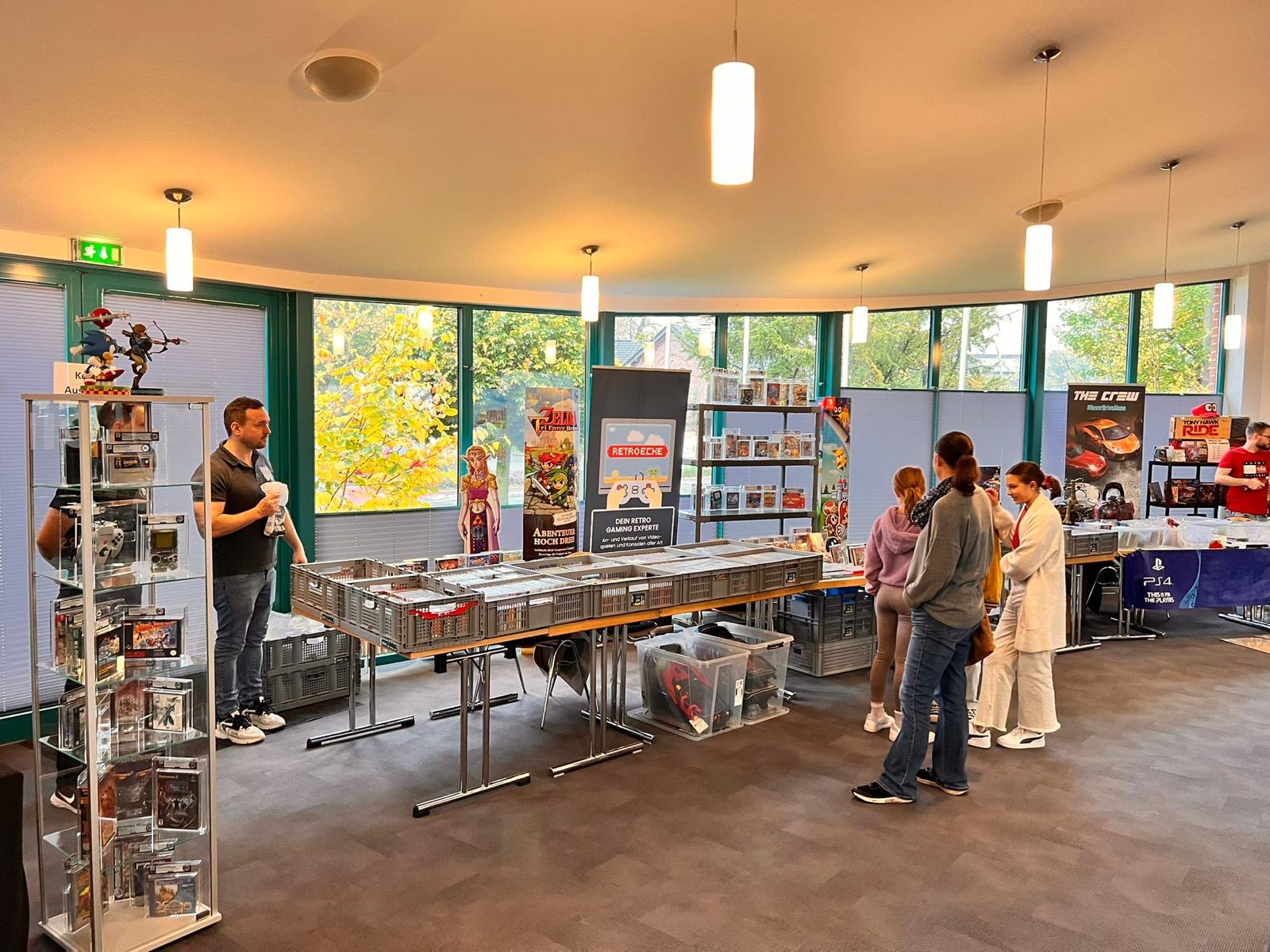 Stöbern am Retro-Spiele-Stand