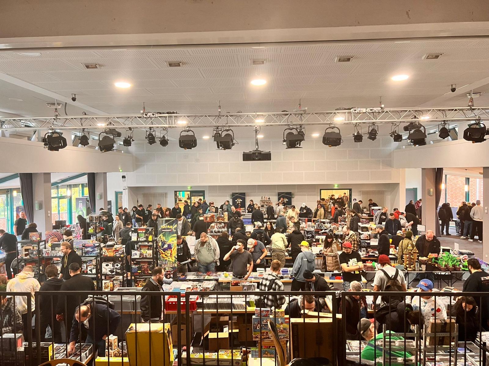 Besucher und Händler bei WATT’N’NÖRD im Hamme Forum