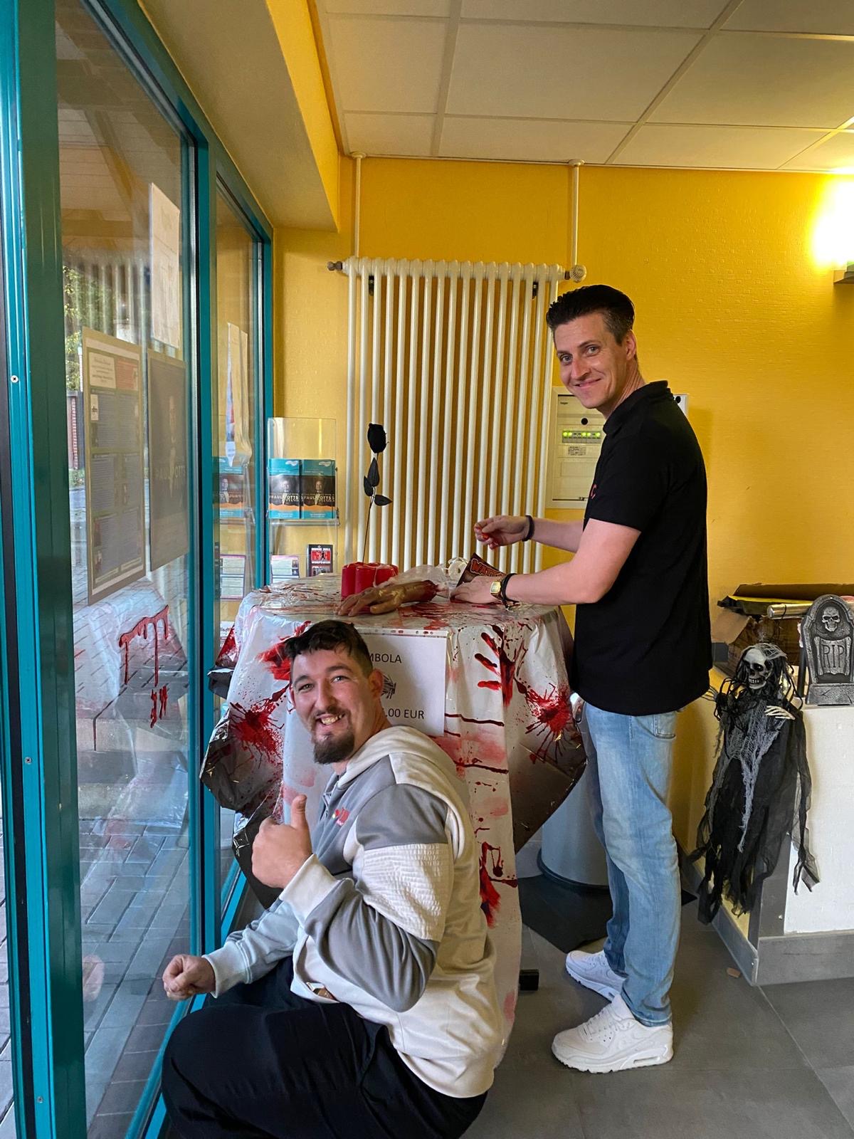 Das Team an der Tombola
